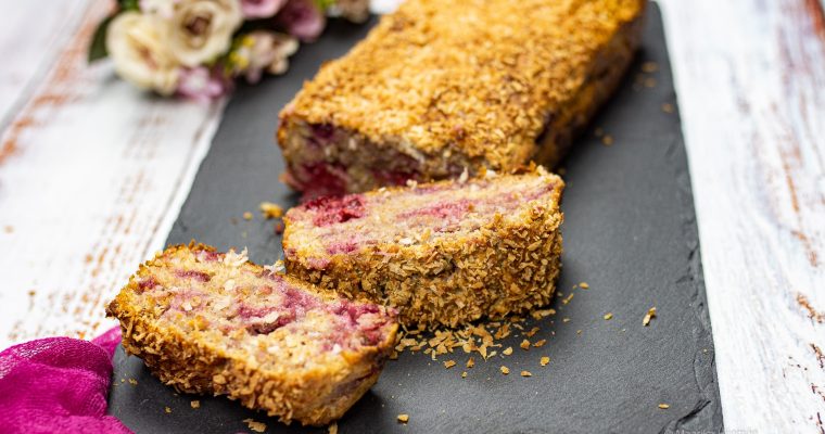 Kookose-vaarikakeeks