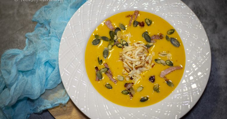 Kõrvitsapüreesupp suitsujuustu ja peekoniga